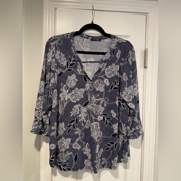 Papermoon Size 1X Navy Blue White Fleur De Lis Floral 3/4 Sleeve Stretch Top - Picture 1 of 10